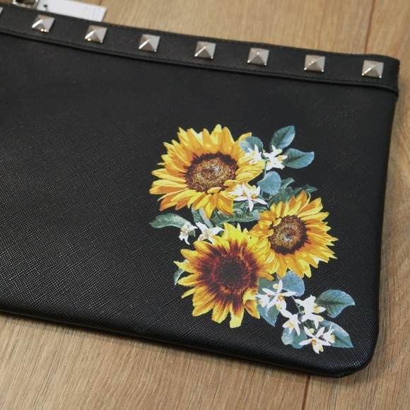 White House Black Market Black Sunflower Floral Studded Wristlet Clutch Bag NWT - Picture 4 of 7